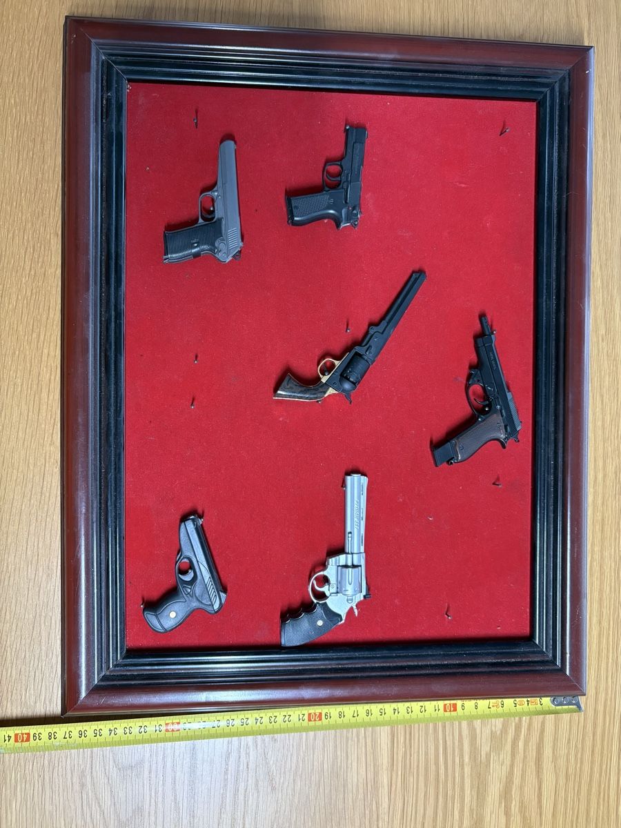 Kits de montage: Cornice con armi decorative in miniatura – D'occasion à S. Antonino par LIKA91 1