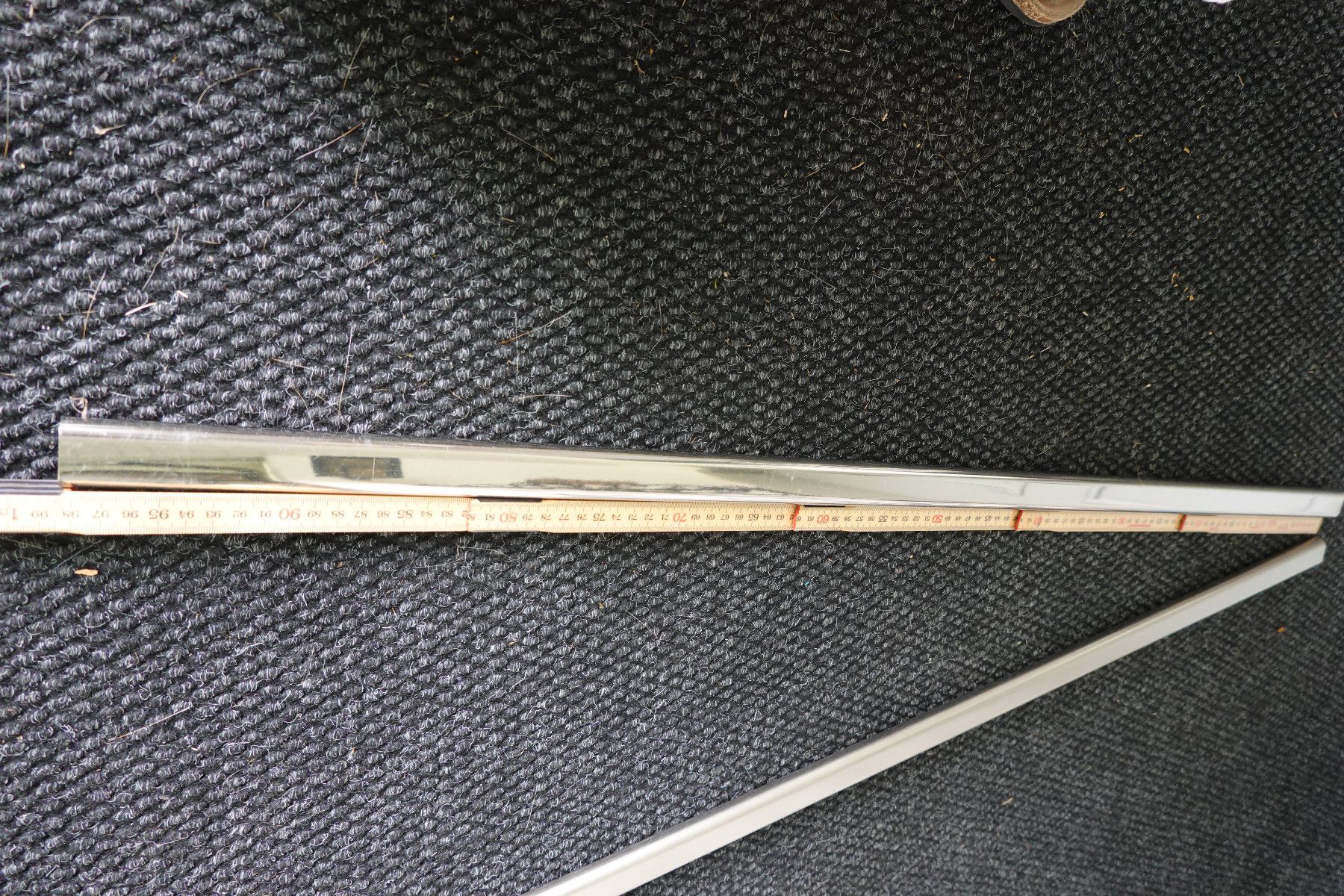Ikea Guardaroba: 2x Kleiderstange ca 98 cm lang - Metall  Ikea? Stange – Usato da Jona venduto da JOberg_25 2