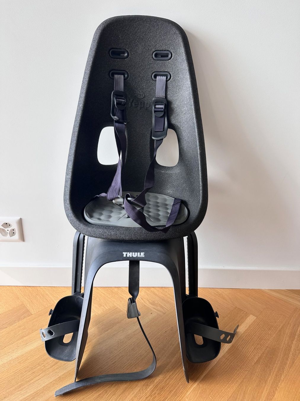Seggiolini per auto: Thule YEPP Next Maxi – Usato da Givrins venduto da Earlypearly2909