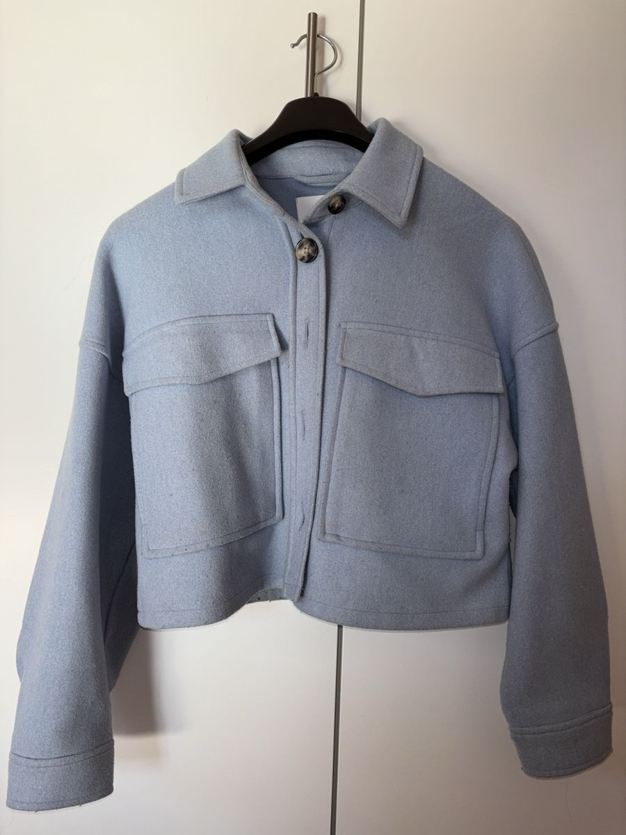 Stradivarius Giacche: Hellblaue Übergangsjacke – Usato da Winterthur venduto da sanneagasi