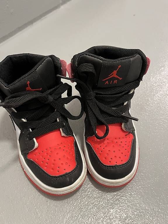 Schuhe für Jungen: Nike Gr 25 – Gebraucht aus Ruswil von Pinkgirl_11