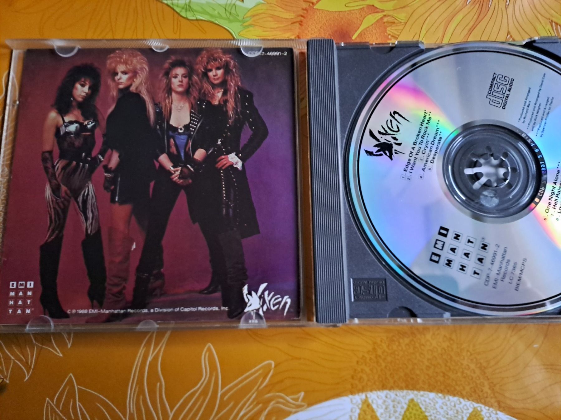 CDs: CD Vixen  First Album – Gebraucht aus Aarberg von  2