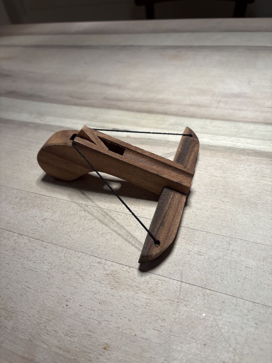 Spielzeuge: Handgefertigte Armbrust aus Holz – Gebraucht aus Ennetbaden von r_erne 1