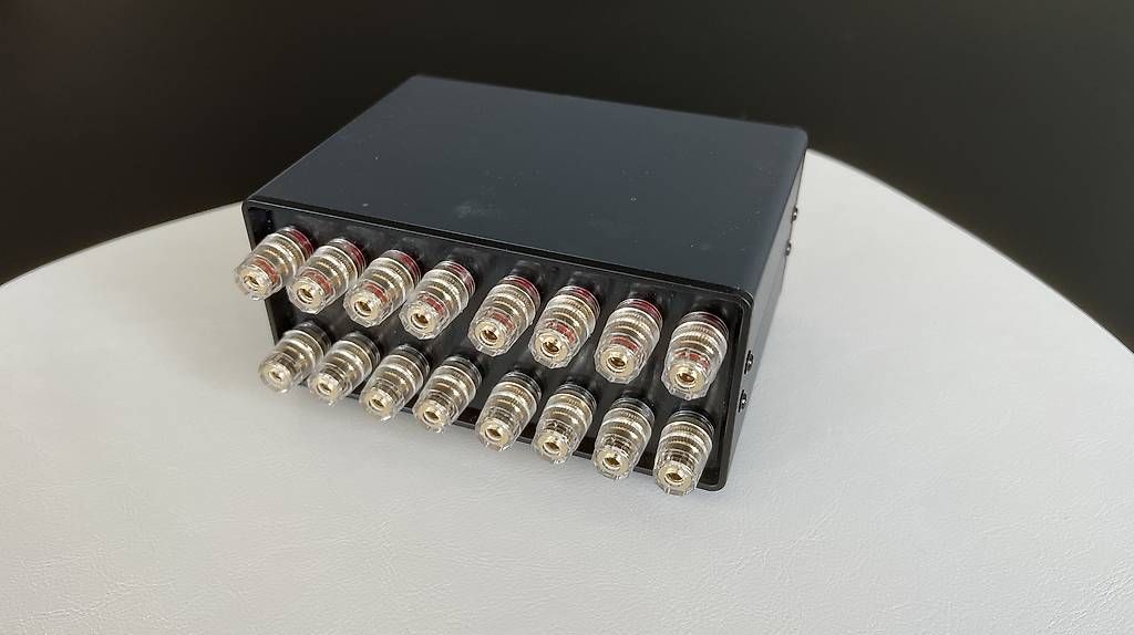 Amplificatori: 2 amp / 2 speaker Switch Umschaltbox – Usato da Meggen venduto da Hobst 1