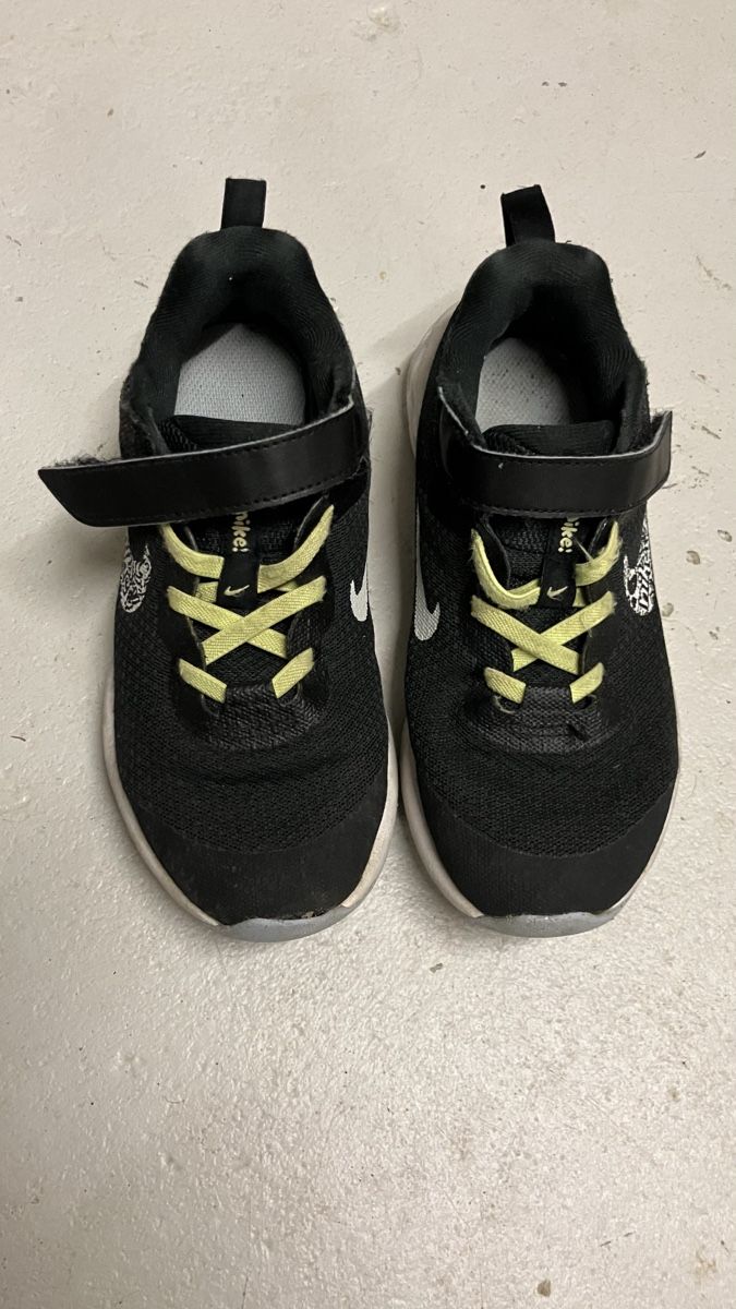 Nike Scarpe per ragazzi: Nike Turnschuhe Kinder schwarz Grösse 31 – Usato da Wettingen venduto da Vichli