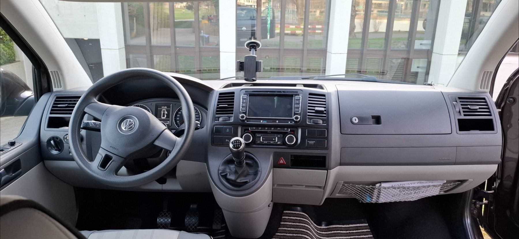 VW Automobili: VW T5 – Usato da Zumikon venduto da 2015VT 5
