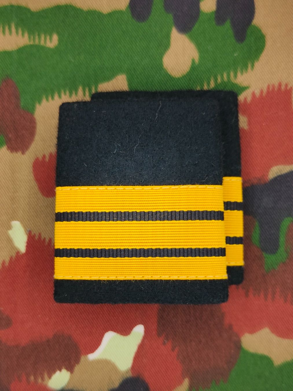 Schweizer Armee Placchette & Badge:    Schulterpatten Ord. 1995 Oberst Set – Usato da Bauma venduto da SwissMilitaria