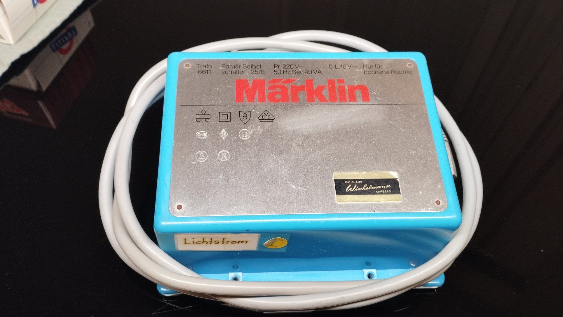 Märklin Modellini di ferrovie: Marklin Transformator 6611 16V 40VA – Usato da Basel venduto da Schof