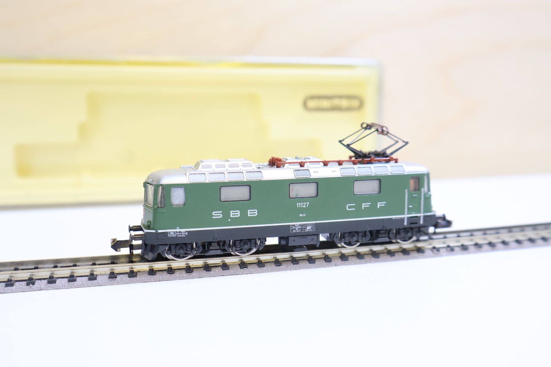 Trix Modellini di ferrovie: Minitrix EMS SBB Re 4/4 E-Lok - Spur N 2171 – Usato da Winterthur venduto da Monstera 1