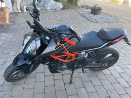 KTM Duke 125 / Jahrgang 2022 / Km 16199 / Top gepflegt!
