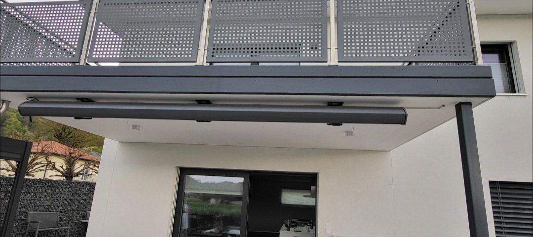 Tessuti: Kassettenmarkise Stoff Uni grau 4x2,5 – Usato da Wikon venduto da IGLN 2