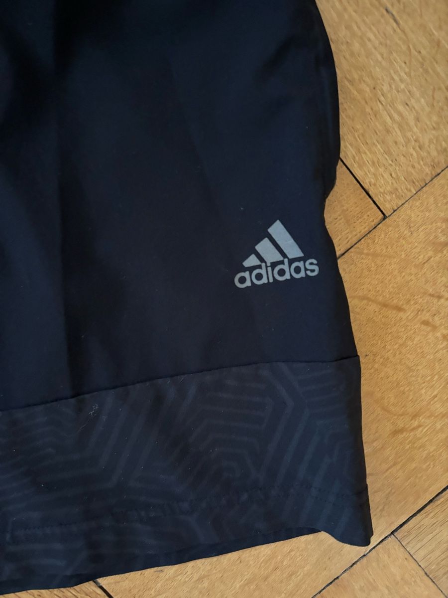 Adidas Lots de vêtements: Shorts Adidas 158 – D'occasion à Zürich par gucks 1