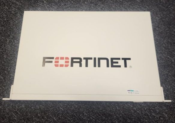 Fortinet Firewall: Fortinet FortiGate 200E – Usato da Zürich venduto da TeleinformatikAG 1
