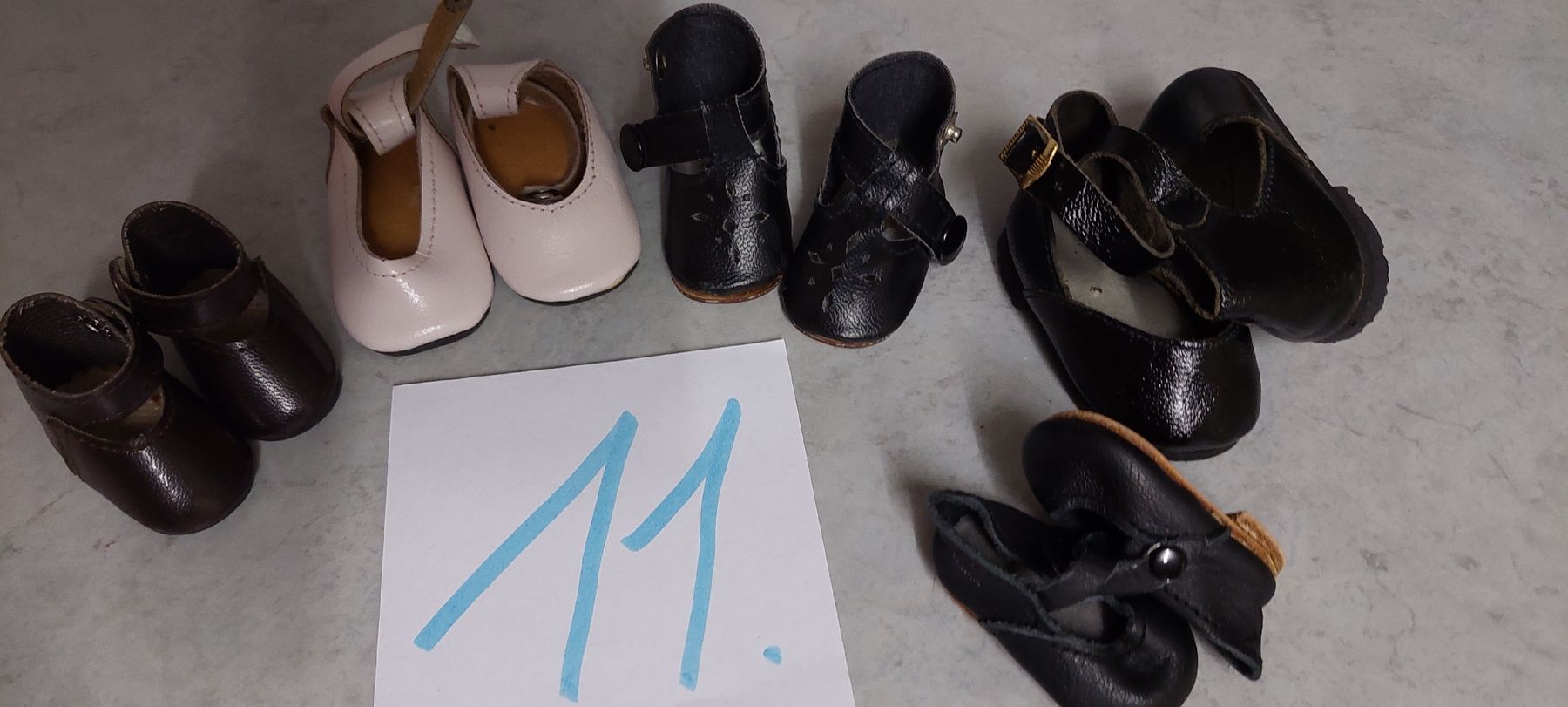 Puppen: 5 Paar Puppenschuhe  – Gebraucht aus Muri AG von nindo1 9