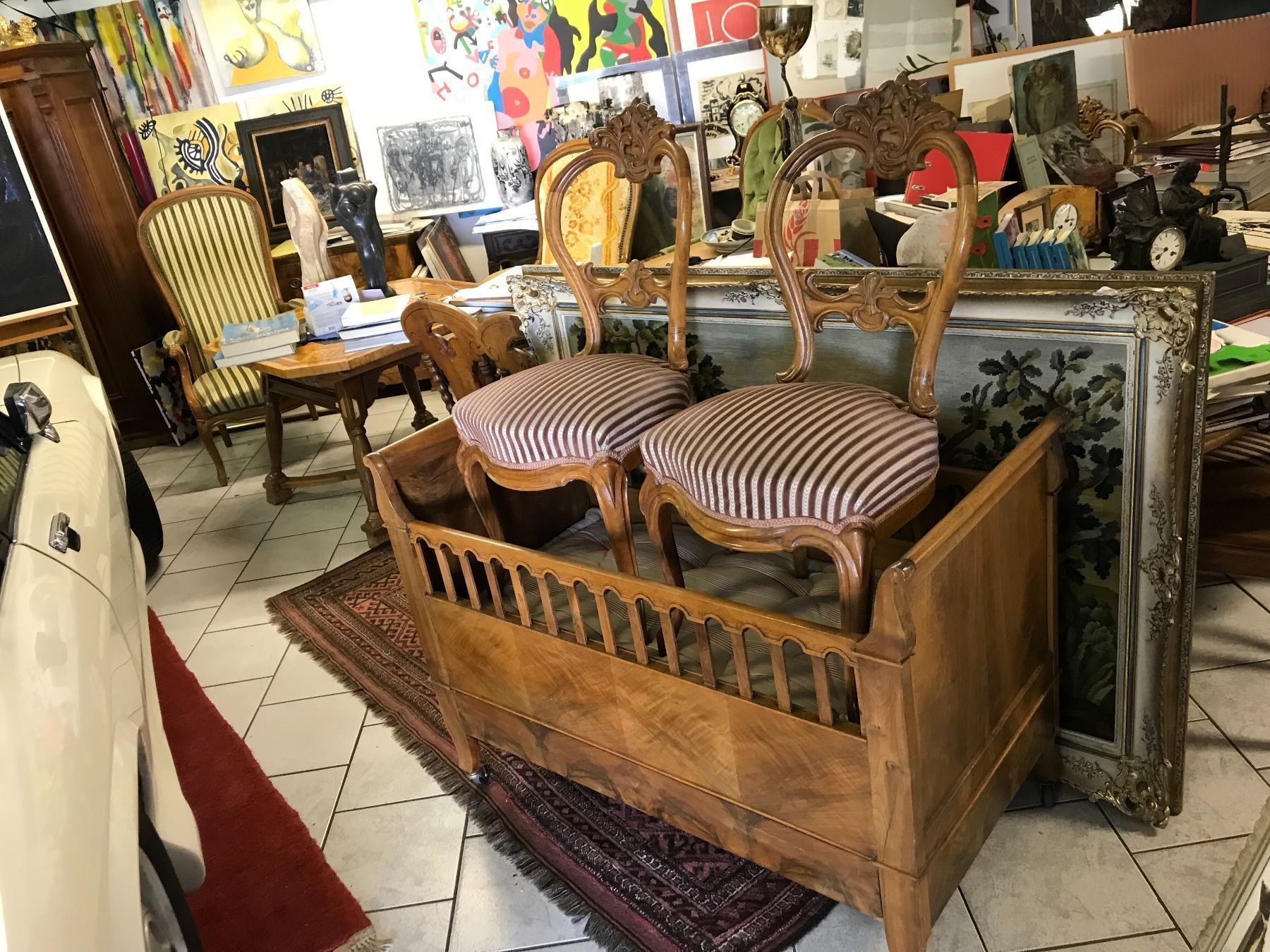 Betten: Antikes Kinderbett Nussbaum Biedermeier – Gebraucht aus Frasnacht von Kulturpalast