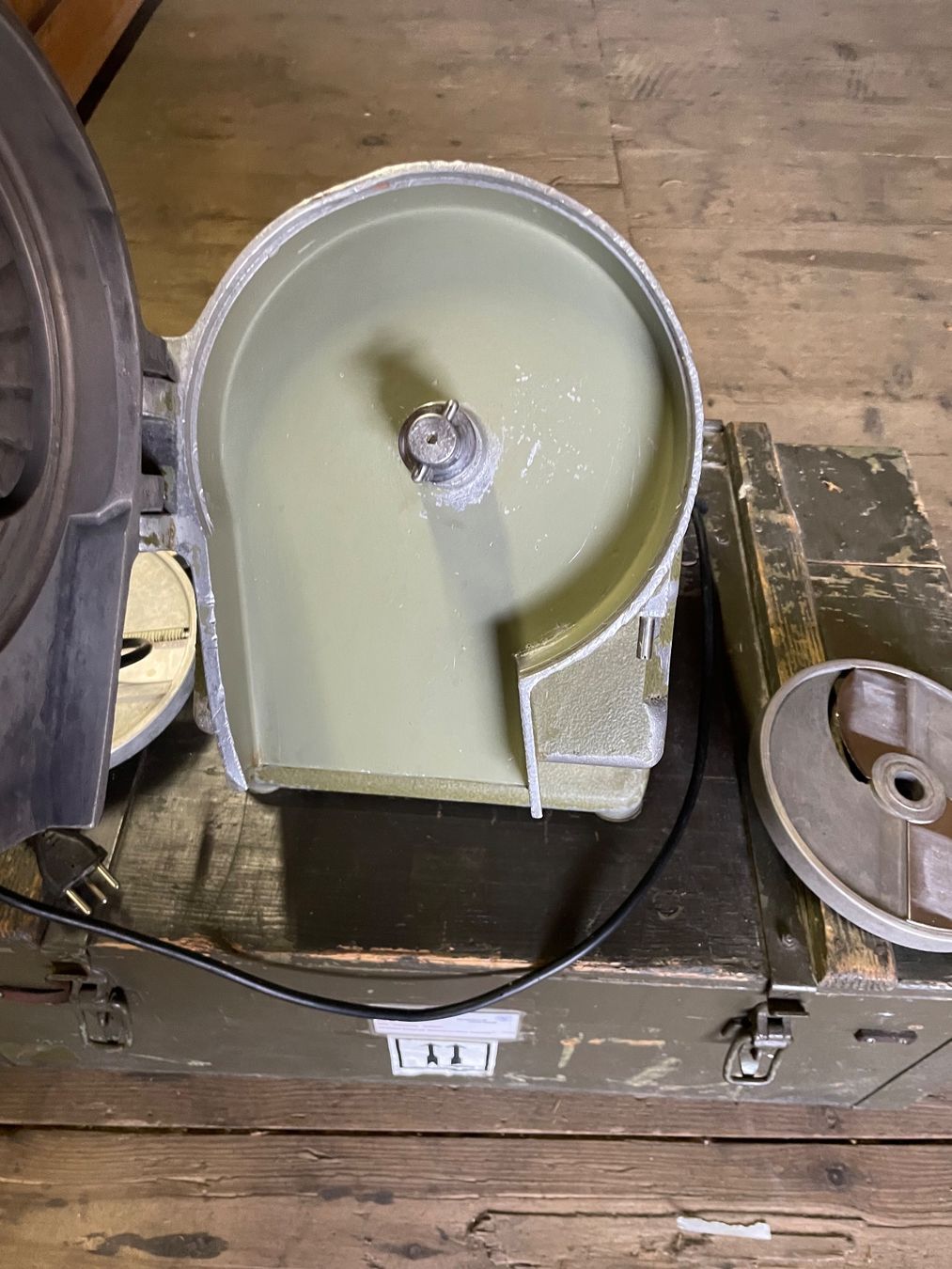 Brunner Anliker Elettrodomestici da cucina: Brunner/Anliker Schneidemaschine vier Scheiben – Usato da Bern venduto da rockabilly86 2