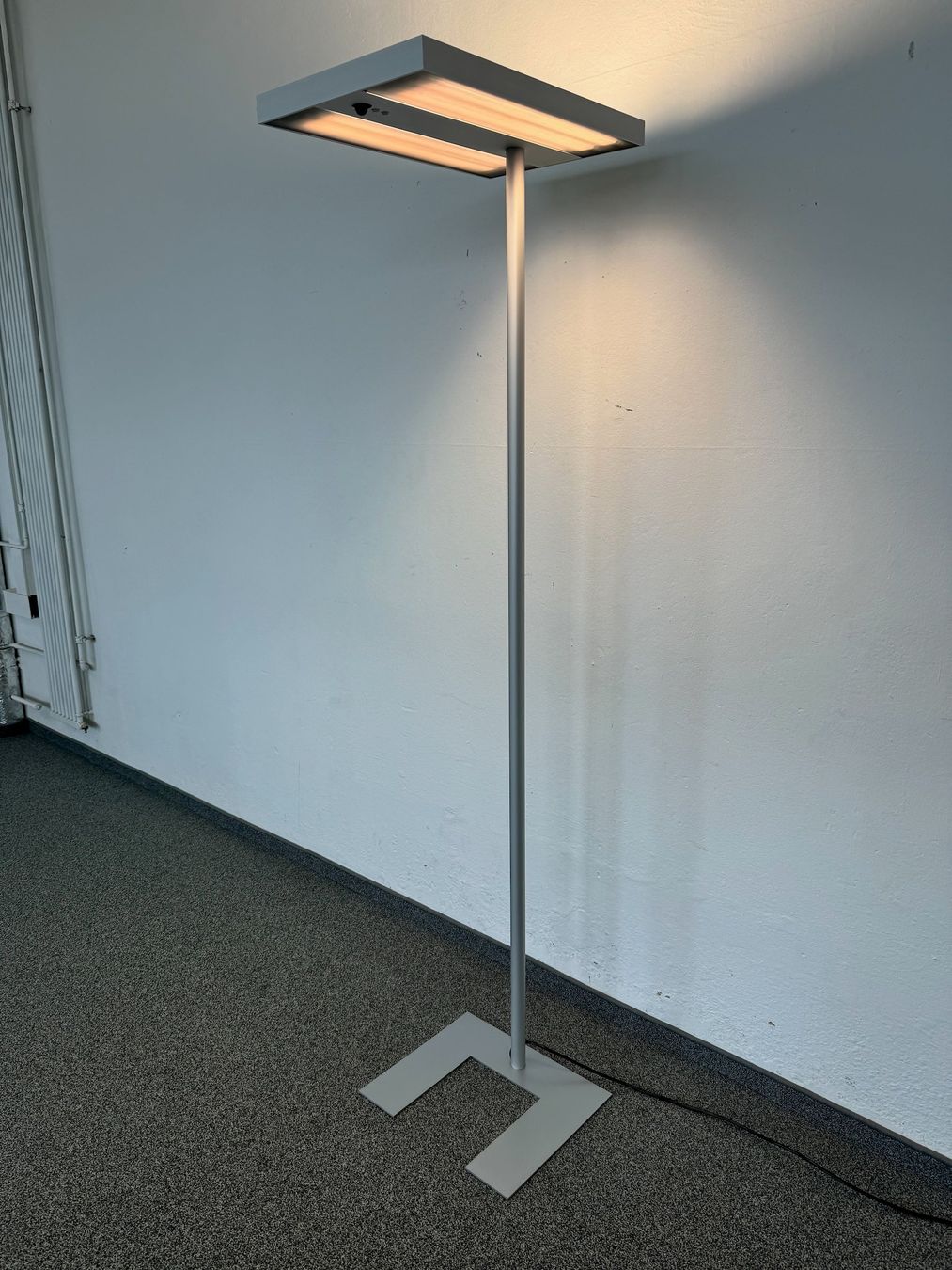 Lampade: Alteme Eco Stehleuchte Kaltweiss – Usato da Schönenwerd venduto da mcofficeshop 2