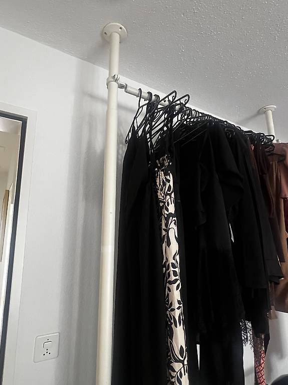 Ikea Garderobe: Kleiderstangensystem zum Einklemmen – Gebraucht aus Eschlikon TG von dre_z2b5
