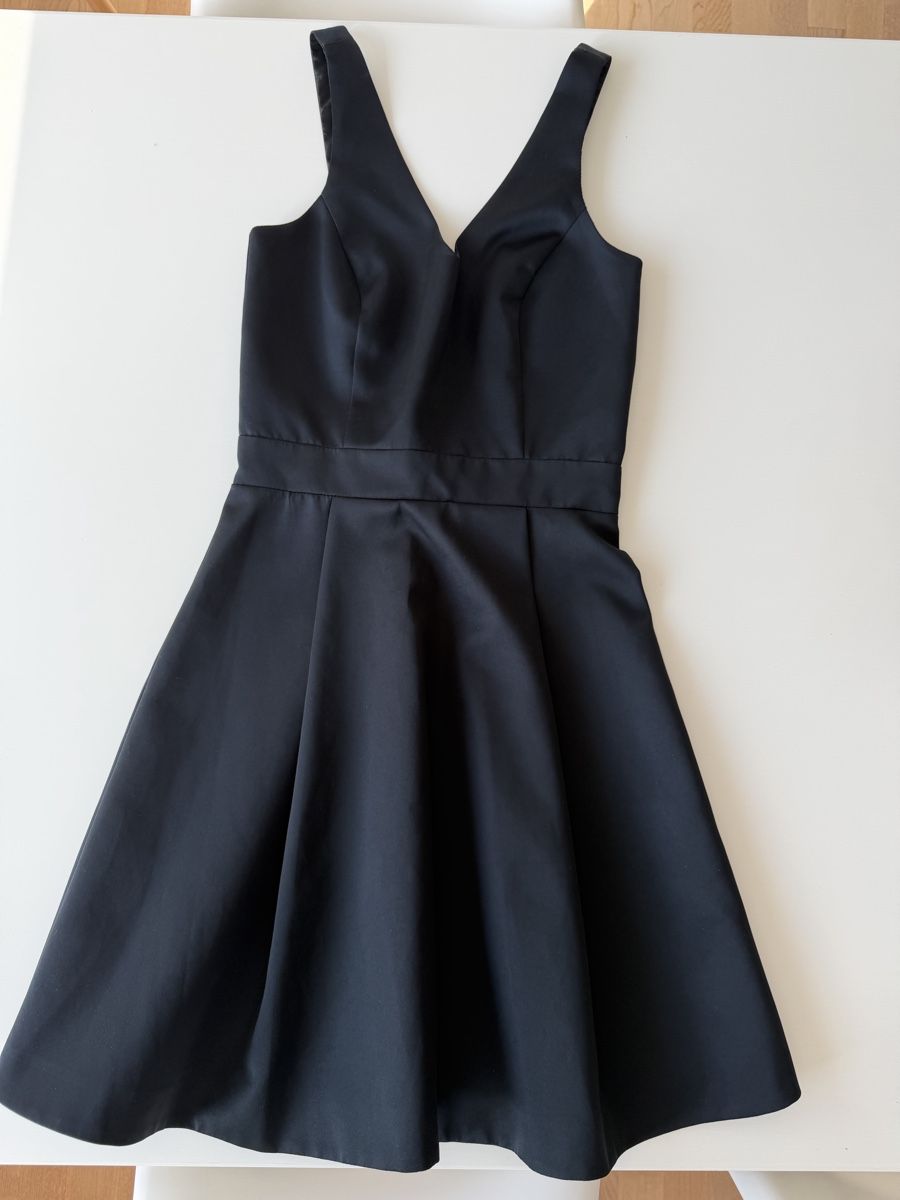 Kleider: Black bow backless dress – Gebraucht aus Wallisellen von EncoreAtelier