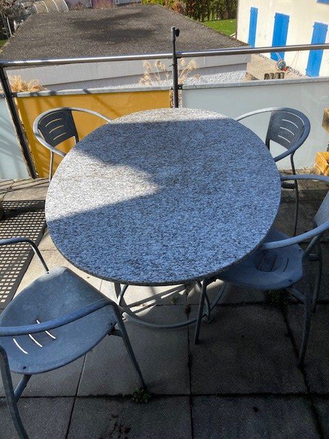 Set di tavolo e panche: ovaler Gartentisch mit 4 Stühlen – Usato da Goldach venduto da Mungaloch