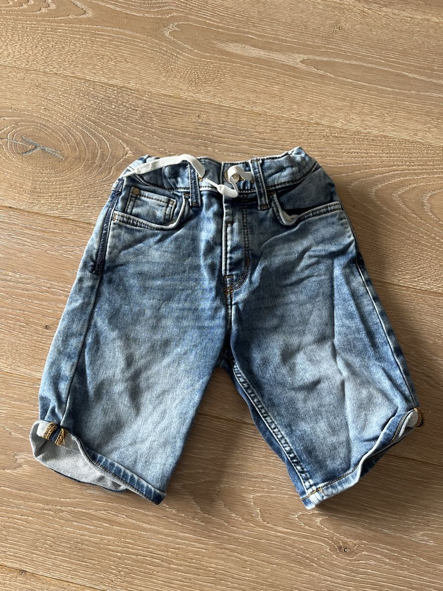 H&M Pantaloni: Jeans Shorts H&M Grösse 122 – Usato da Aarburg venduto da cha_6t8j