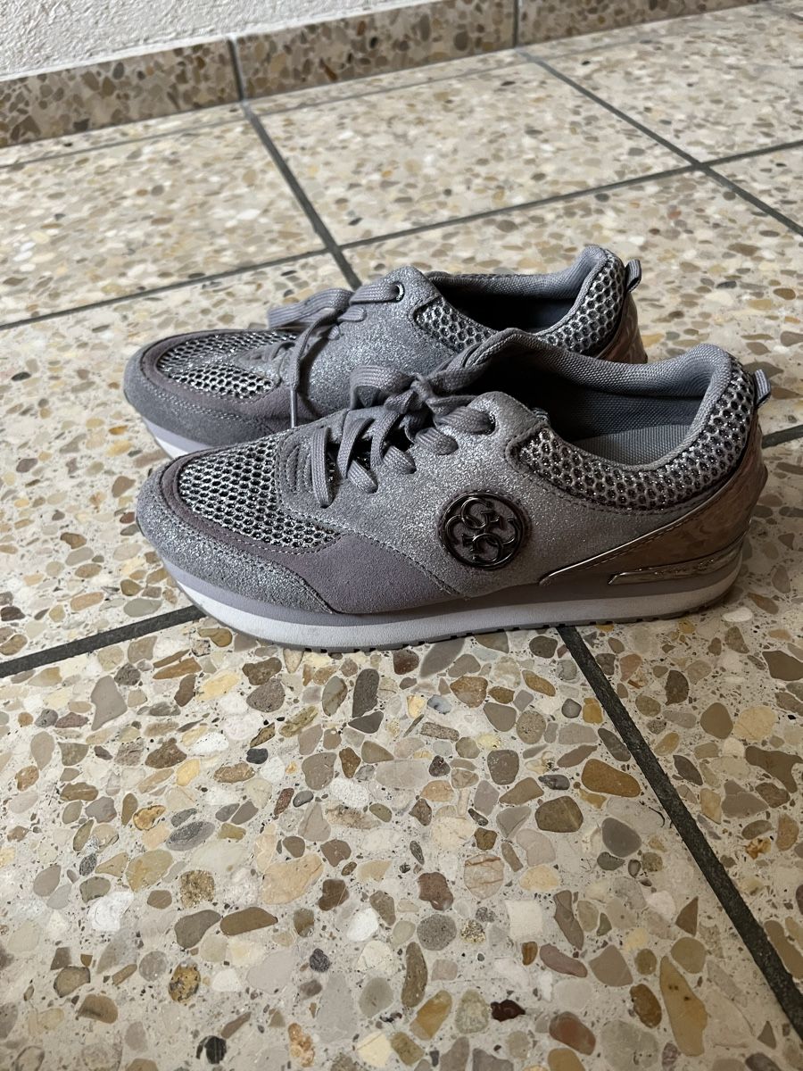 Scarpe da donna: Guess Sneaker Gr. 39, Grau, Glitzer – Usato da Bad Zurzach venduto da Heugumper7