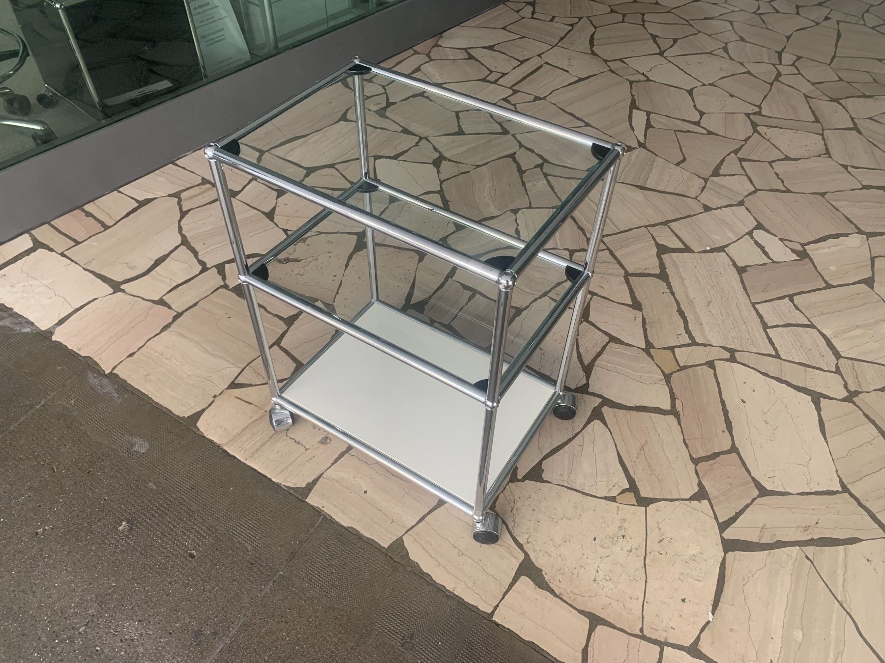 Wogg Cassettiere: USM Herzige Glas Möbel Lief Gratis – Usato da Thun venduto da Thuno6 3