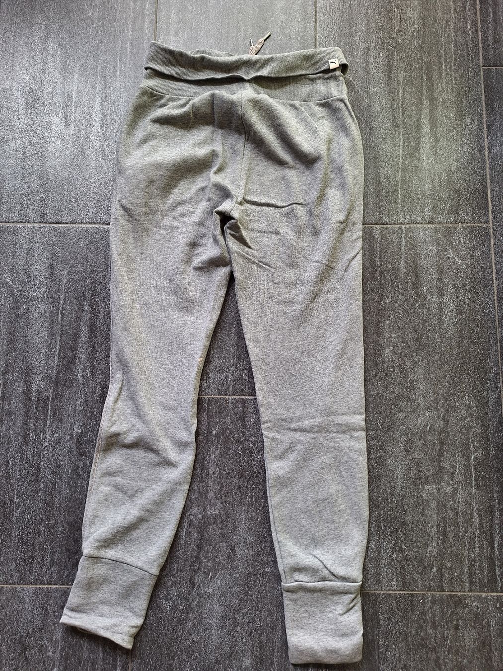 Puma Hosen: Puma Jogginghose grau Grösse M – Gebraucht aus Utzigen von Velvet8 2