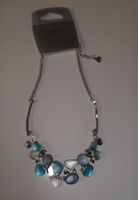 Collier fantaisie  bleues et argentés, neuf!