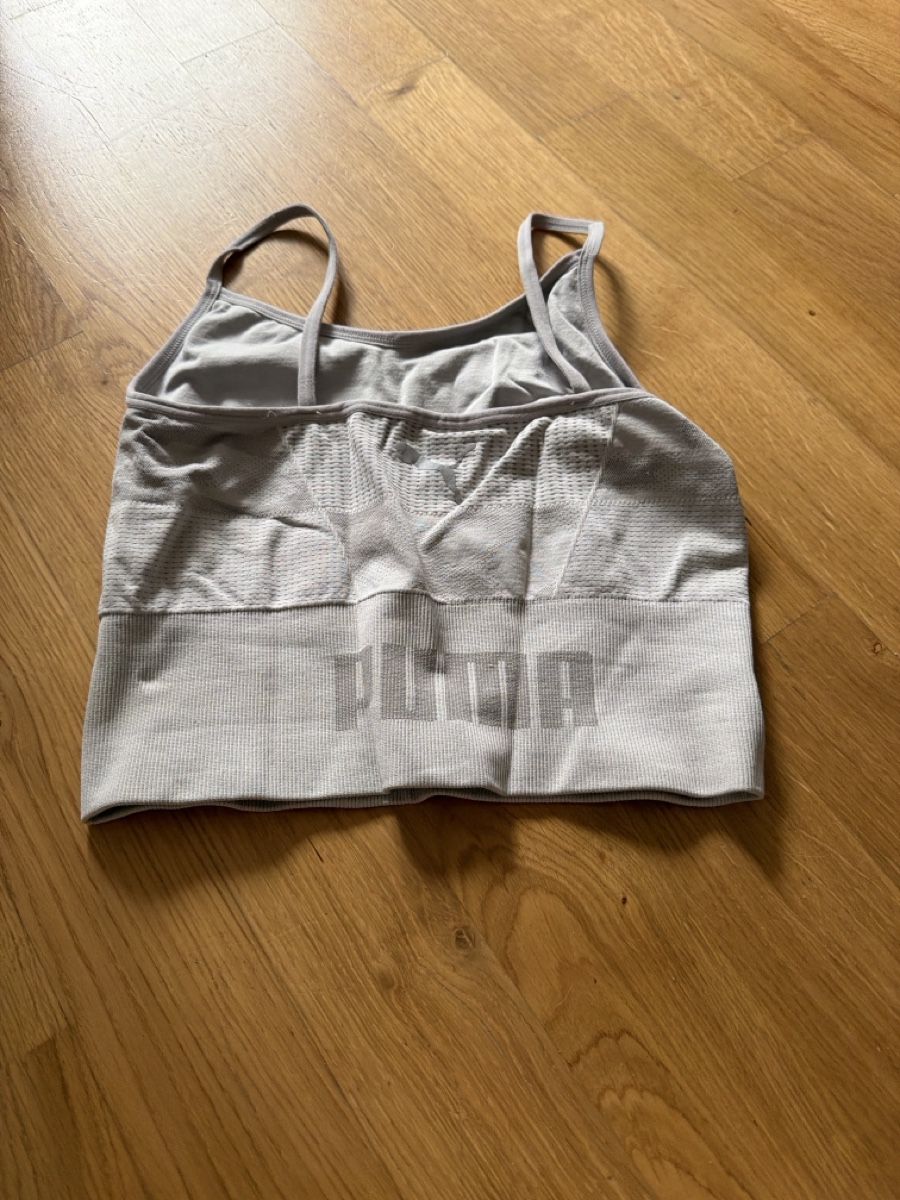 Puma Top: Top gris PUMA  – Usato da Le Locle venduto da Mayd_h 1