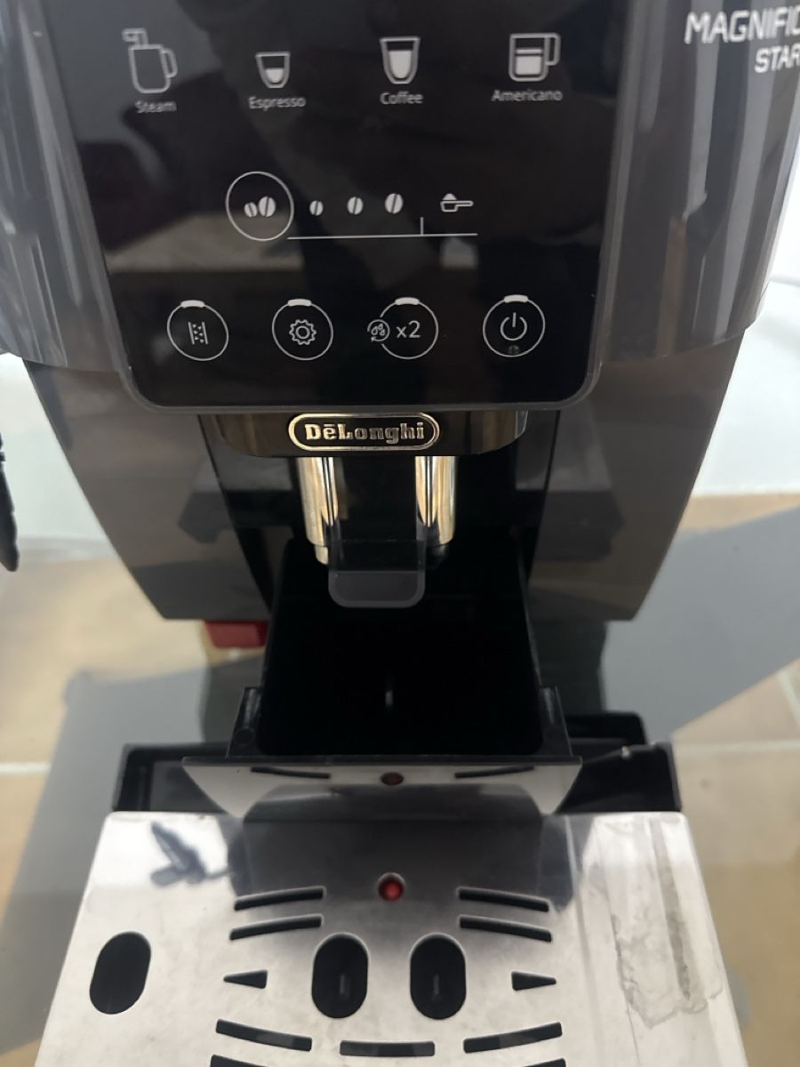 Macchine per caffè & Macchine per espresso: Machine à café Delonghi Magnifica Start – Usato da Soyhières venduto da Jura22 1