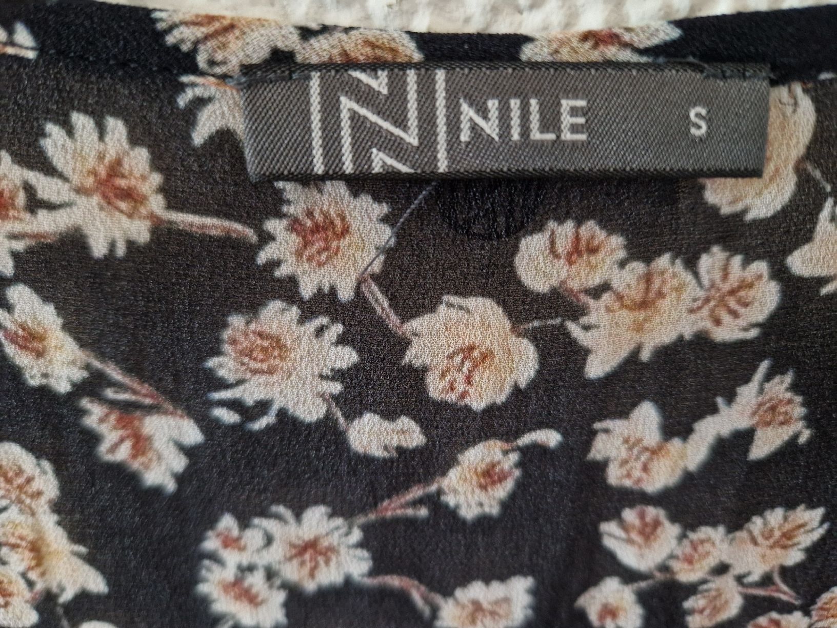 Camicette: Nile Bluse Schwarz mit Blumenmuster, Grösse S, Viscose – Usato da Kloten venduto da somsing 5