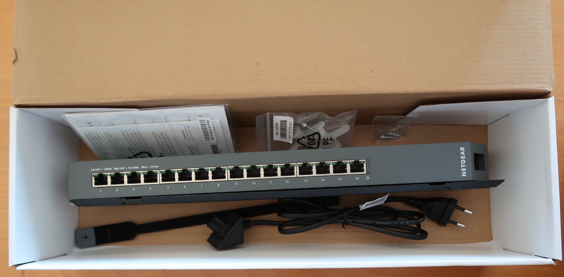 Unità & Adattatore: Netgear GSS116E Gigabit Ethernet Click Switch – Usato da Horw venduto da Pisoft 2