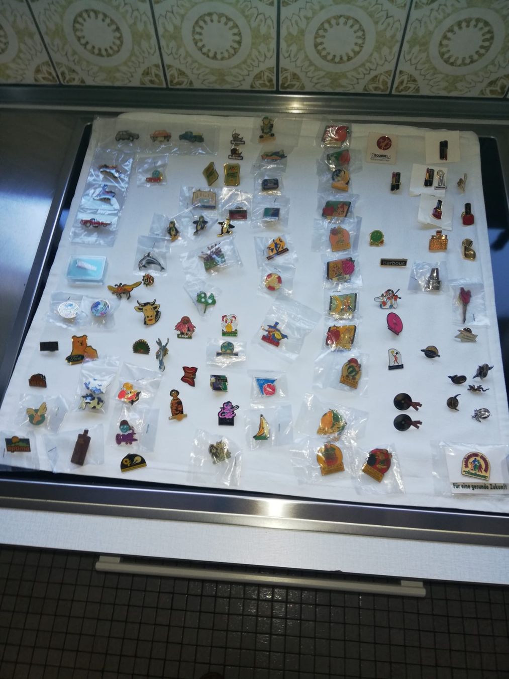 Placchette & Badge: Grosse Anstecknadel Sammlung Pins, 93 Stück – Usato da Adliswil venduto da Guempi1