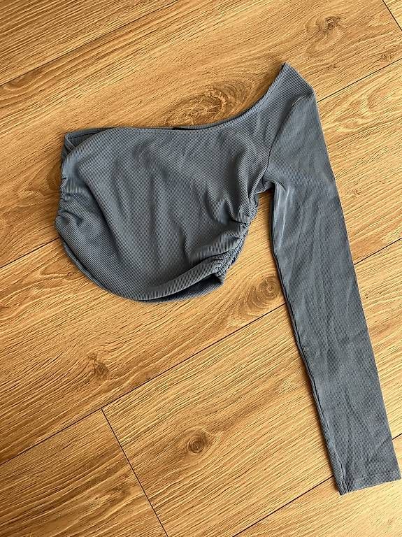 Lots de vêtements: diverse Oberteile  – D'occasion à Brütten par cel_l8pt