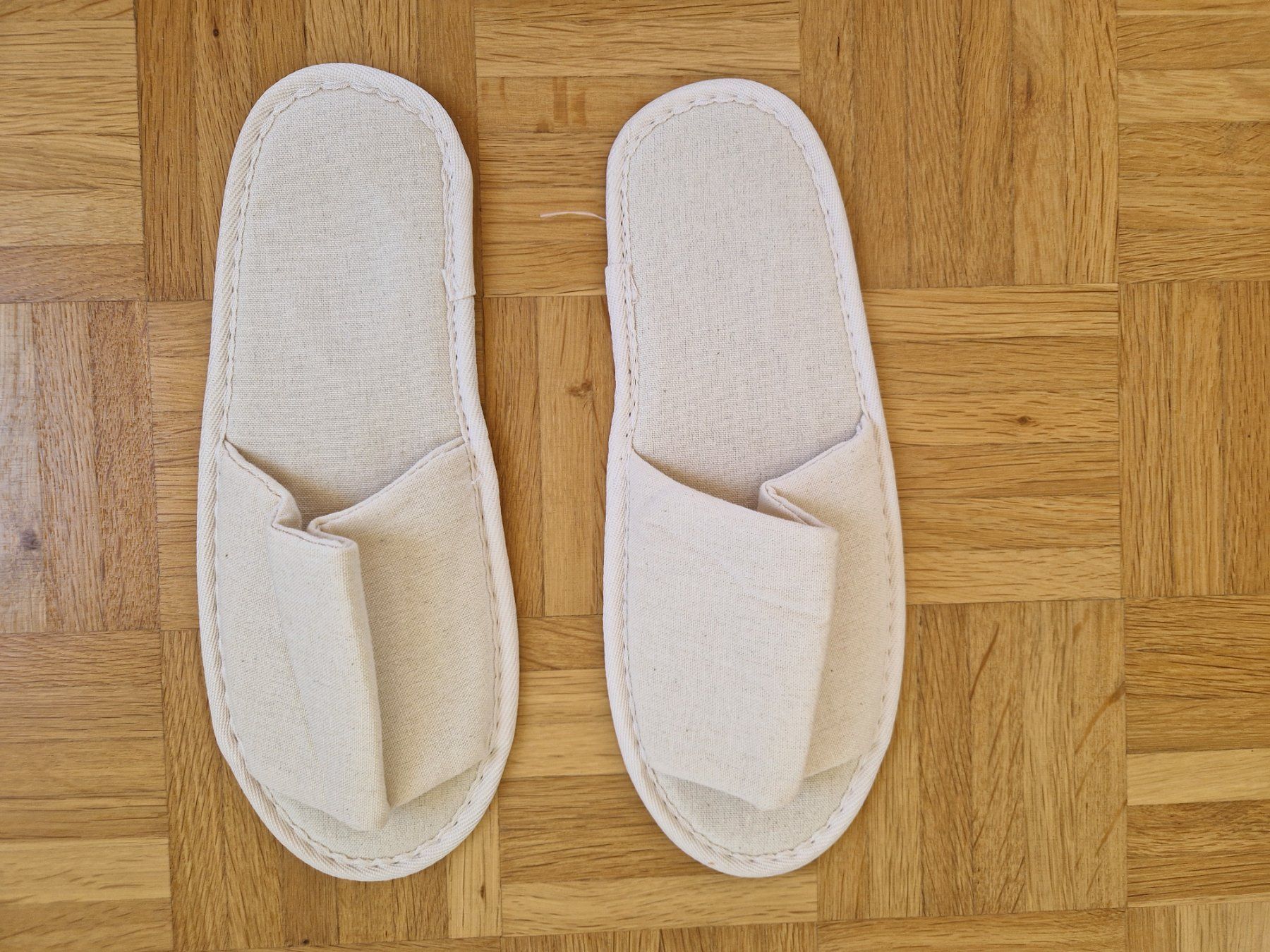 Scarpe da uomo: Hausschuhe weiss – Nuovo (secondo la descrizione) da Zürich venduto da yro_qvz7