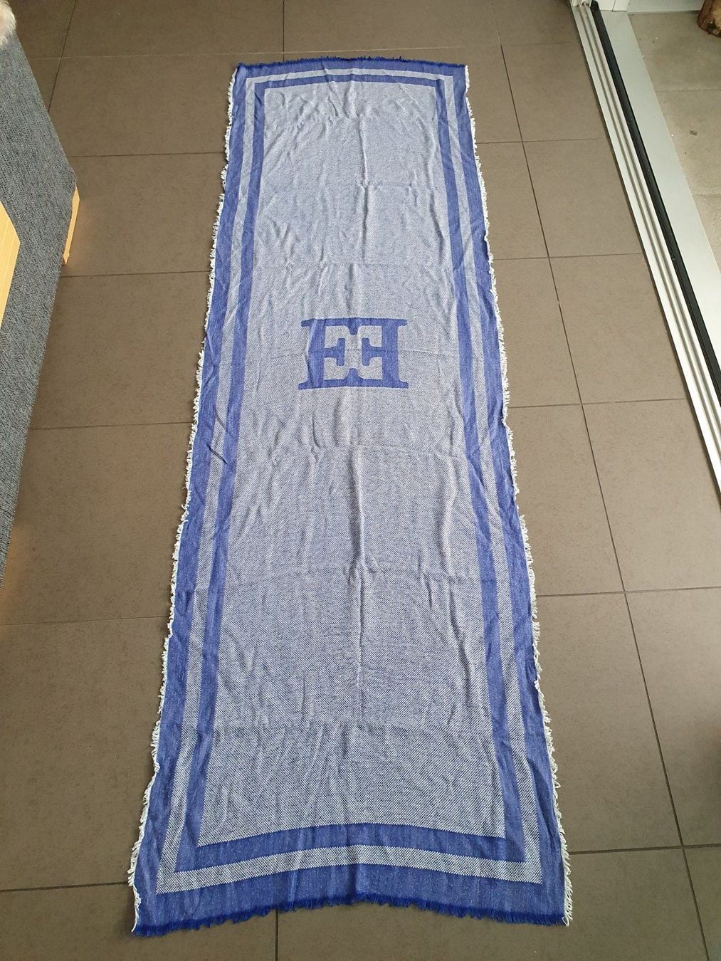 Escada Foulard & Sciarpe: Escada Foulard – Nuovo (secondo la descrizione) da Zürich venduto da Orchidee