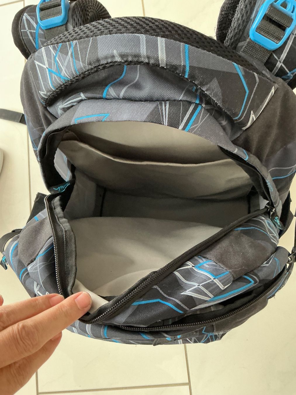 Satch Sacs & sacs à dos: Satch Schulrucksack mit Coolem Airbrush – D'occasion à Biel-Benken BL par Sahra1 7
