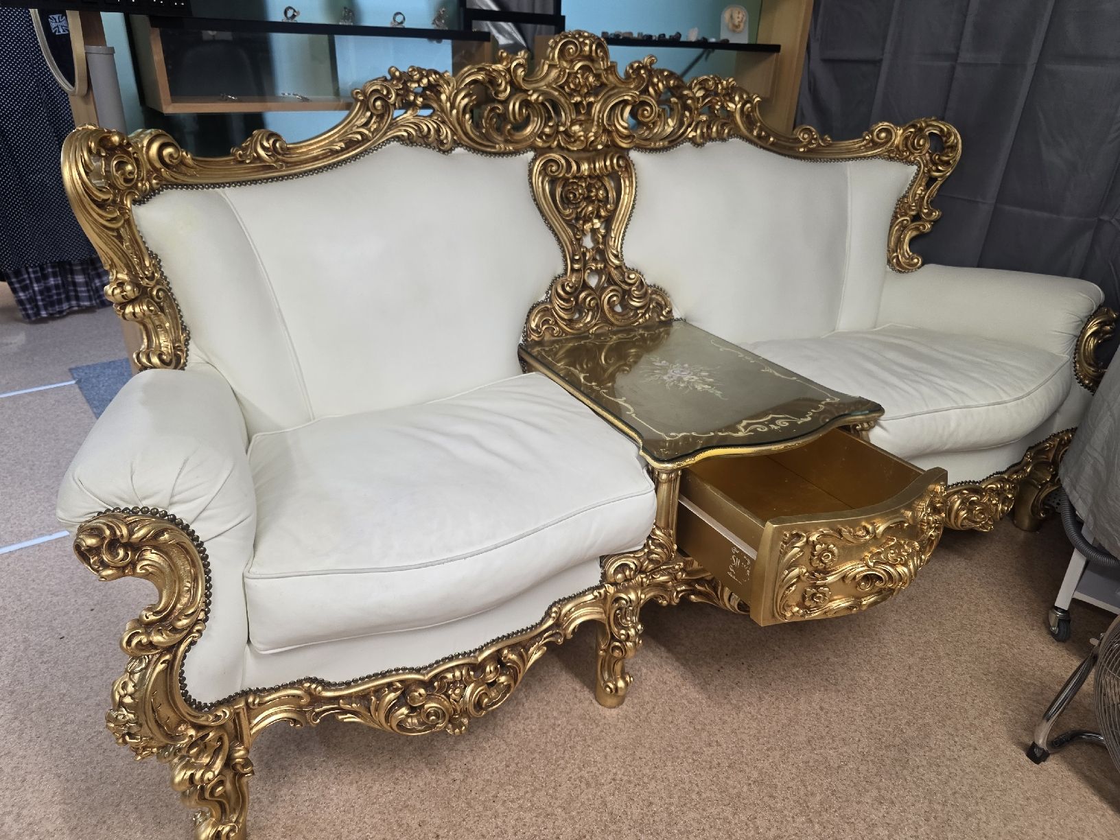 Divani: Barok Gold Sofa 2er  – Usato da Holderbank AG venduto da ink_6l2d 5