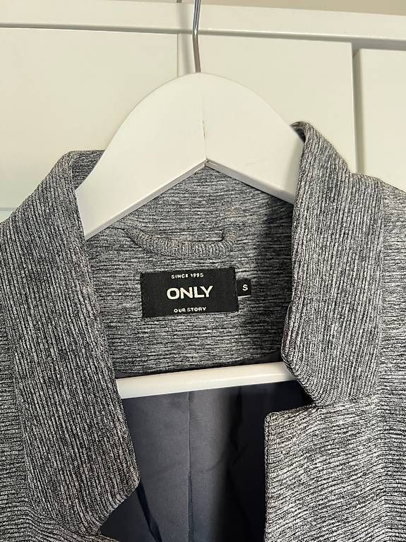 Vestes: Blazer anthrazitfarben Grösse S von Only – D'occasion à Neftenbach par bebbels69 1