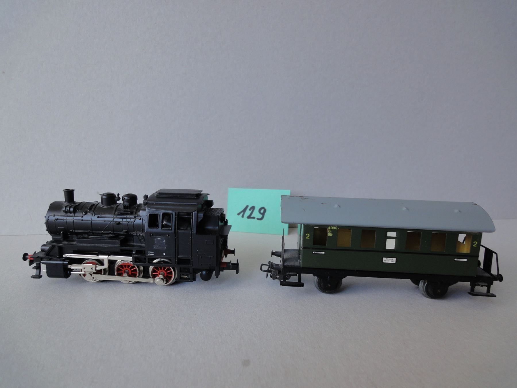 Märklin Modellini di ferrovie: Märklin Dampflok DB 89006 mit Wagen H0 – Usato da Chur venduto da omonia