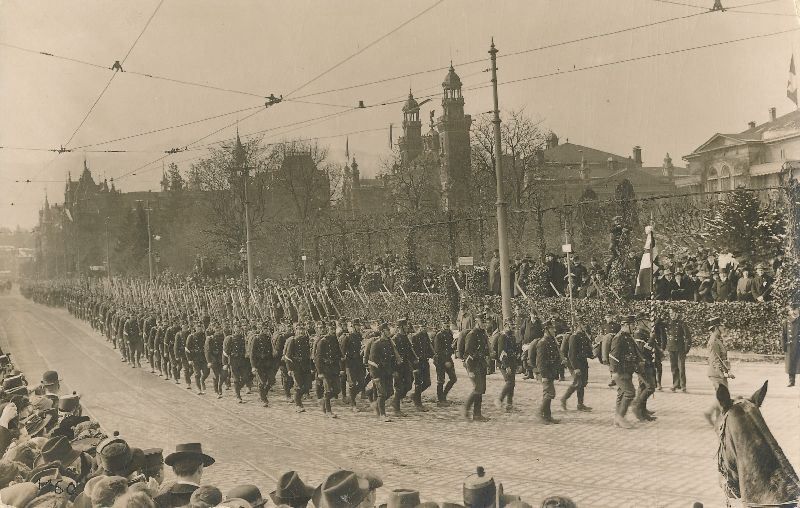 Cartoline postali: Zürich - Defilee 1 + c1915 – Usato da Emmenbrücke venduto da teestube