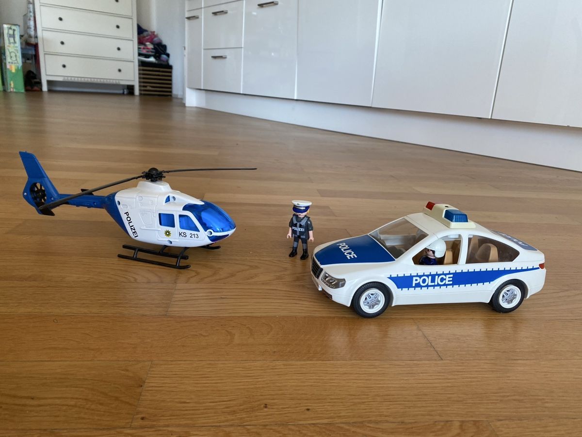 Playmobil Giocattoli: Playmobil Polizeiauto und Polizeihubschrauber – Usato da Zumikon venduto da Teuchter