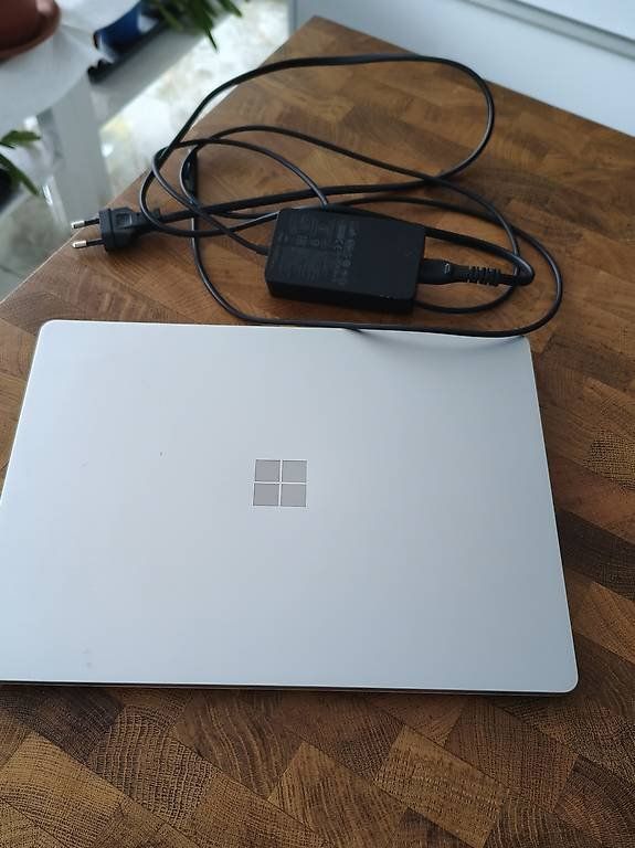 Microsoft Notebooks: Microsoft Surface Go i5-1035G1 – Gebraucht aus Busswil BE von asi_r552 2