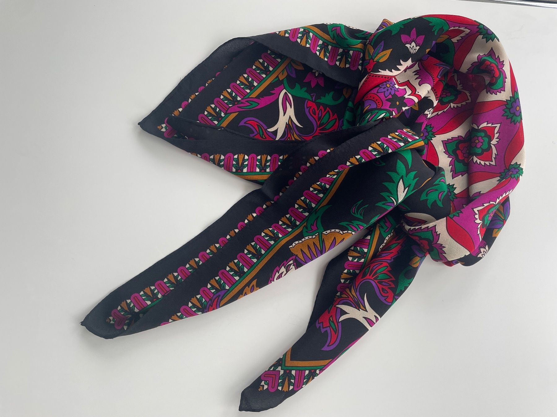 Foulards, Tücher & Schals: Seidenfoulard , handrouliert – Gebraucht aus Thalwil von rasko008 1
