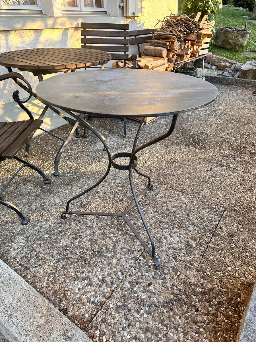 Tables: Antiker Blechtisch Gartentisch Bistrotisch rund – D'occasion à Leissigen par ferrari246