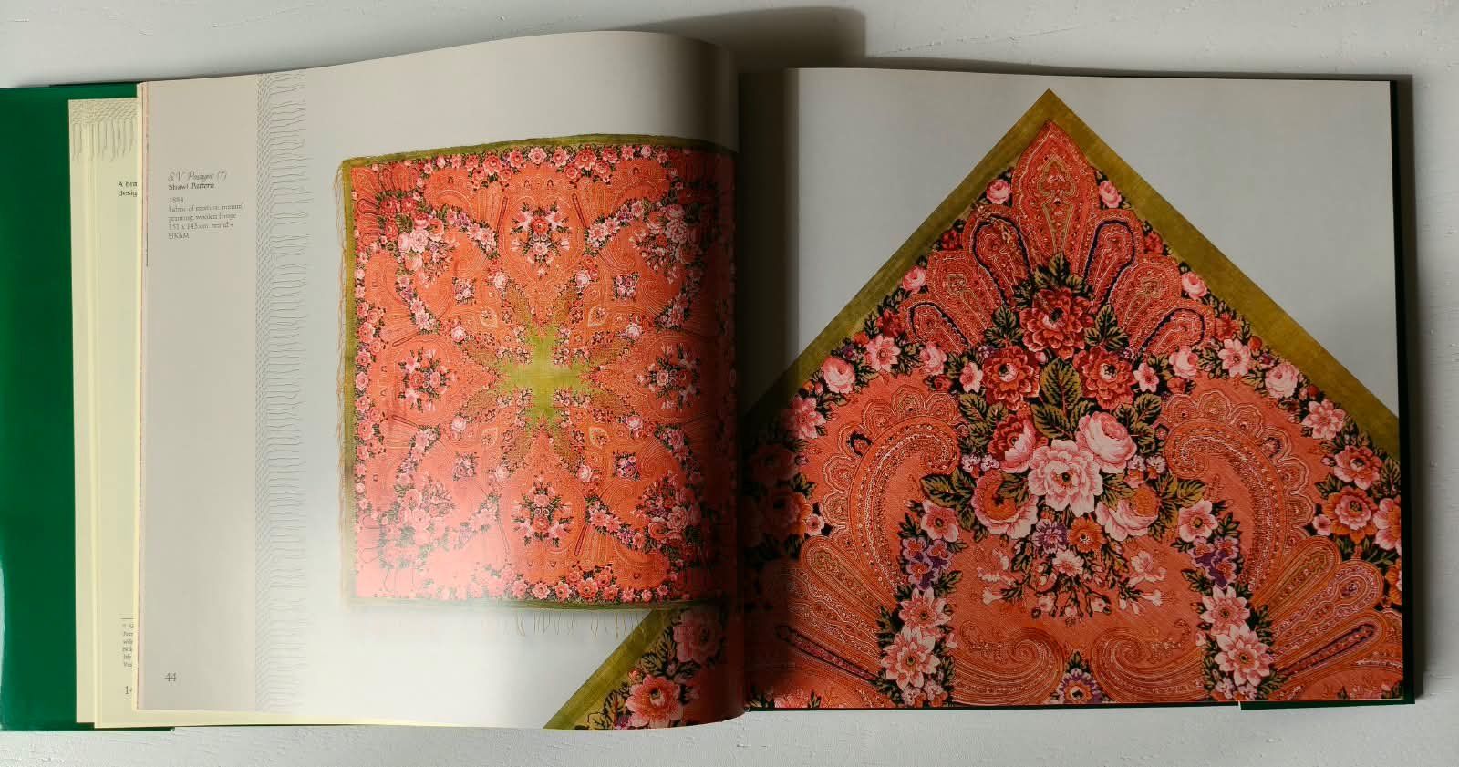 Libri: Buch Pavlovsky Posad Shawls – Usato da Winterthur venduto da Arkadii 2