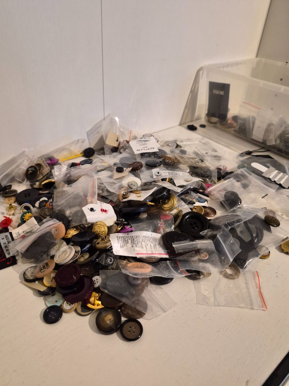 Bottoni: Grosse Knopfsammlung, viele verschiedene Knöpfe – Usato da Münchenstein venduto da tsp01 1