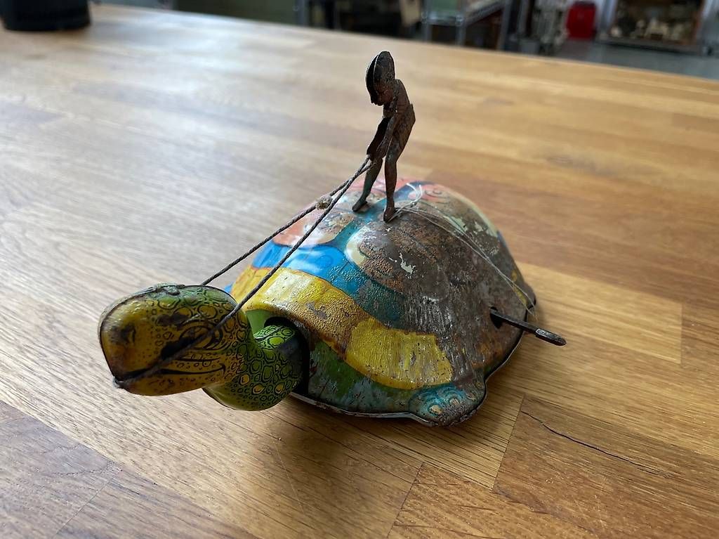 Giocattoli: Blechspielzeug "Junge reitet auf einer Schildkröte – Usato da Worben venduto da Retog777 1