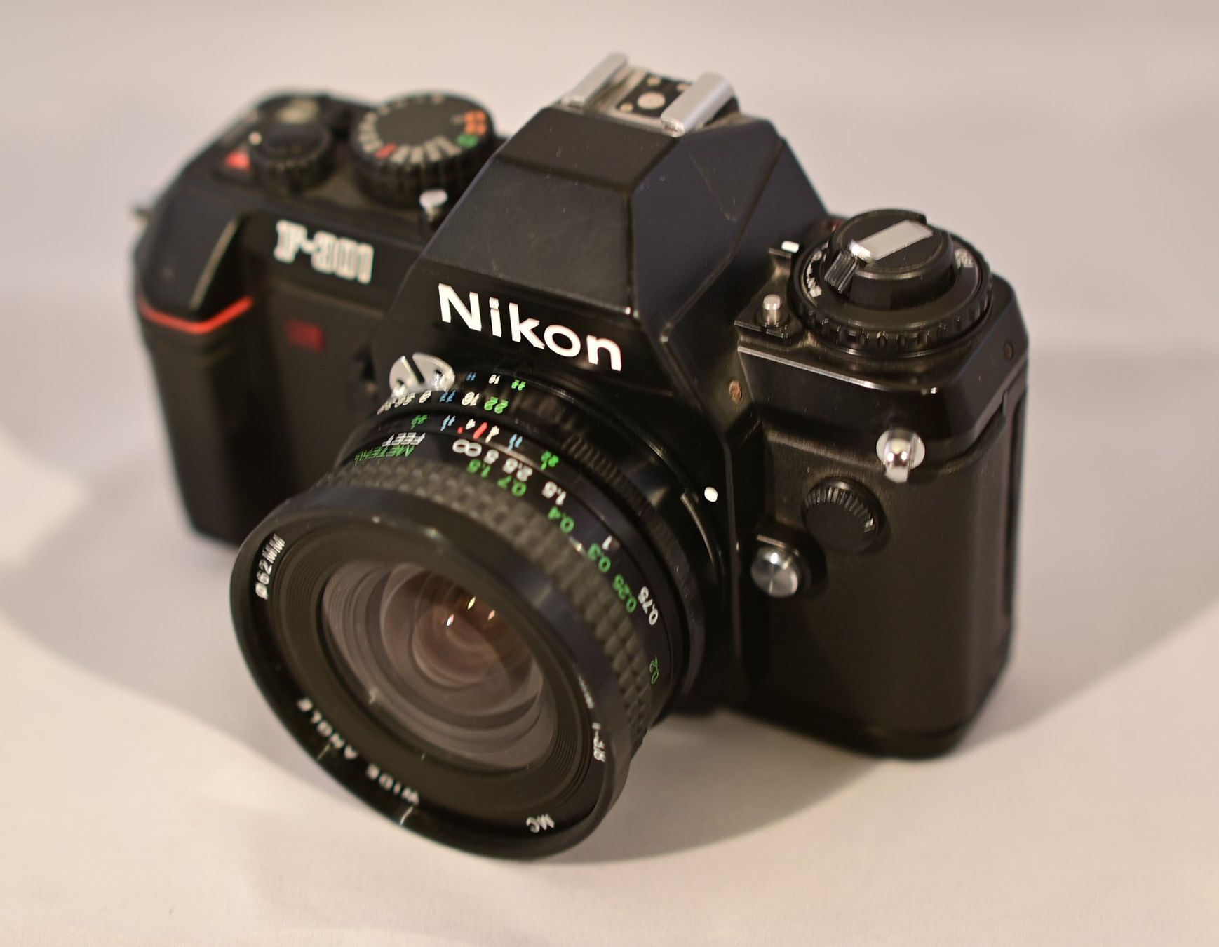 Nikon Fotocamera: Nikon F-301 mit Objektiv – Usato da Uster venduto da Stoessda 1